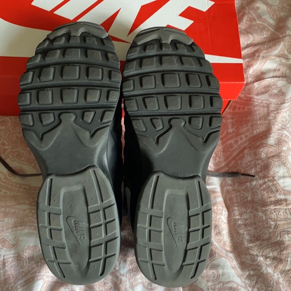 ‼️‼️SOLD‼️‼️‼️. Men’s Size 9 Black and Gray Nikes - Picture 5 of 8